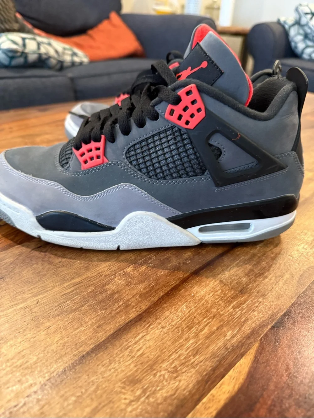 Jordan Men’s Athletic Shoes Gray and Red Retro 4 